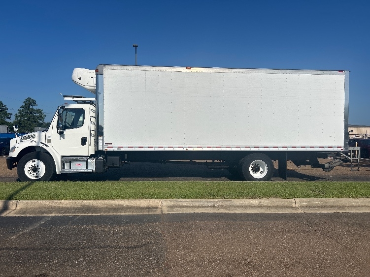 2021 Freightliner eM2 in Richland, MS — photo 4