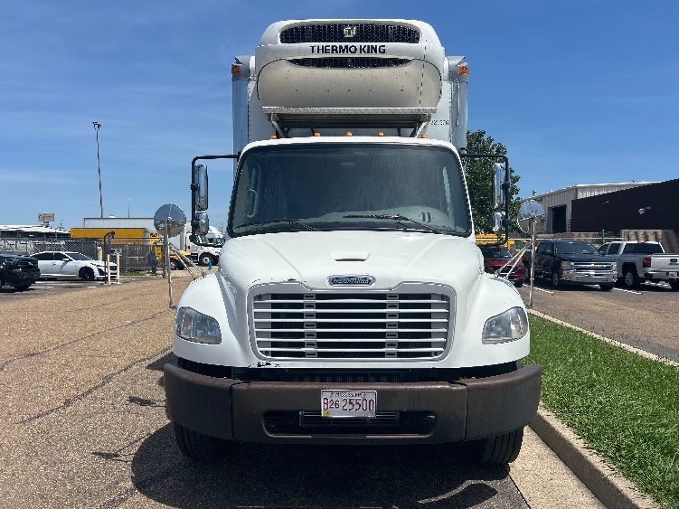 2021 Freightliner eM2 in Richland, MS — photo 2