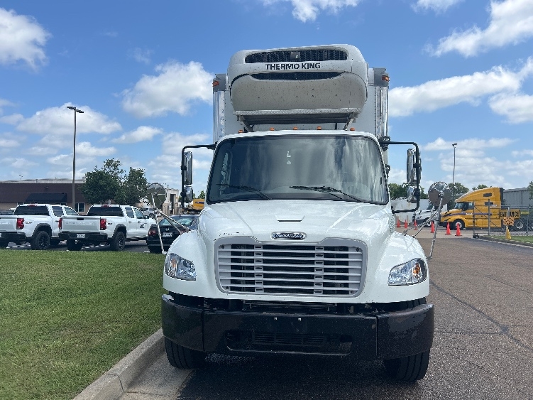 2021 Freightliner eM2 in Richland, MS — photo 2