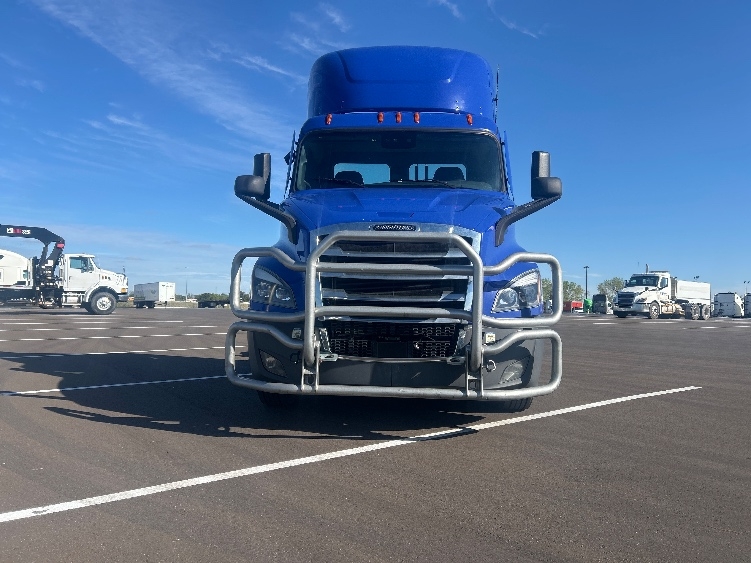 2021 Freightliner Cascadia in Wichita, KS — photo 2