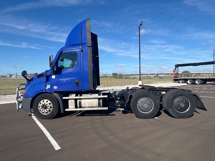 2021 Freightliner Cascadia in Wichita, KS — photo 4
