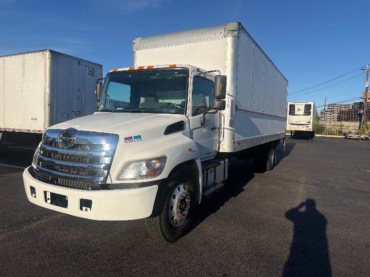 2019 Hino 268 in Linden, NJ — photo 3