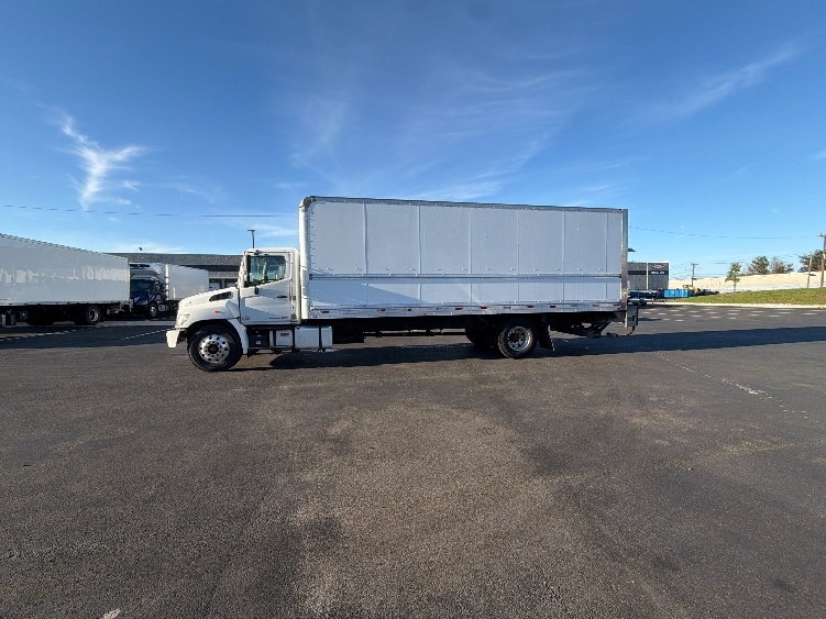 2019 Hino 268 in Linden, NJ — photo 4