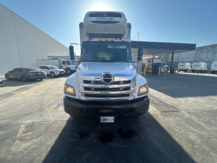 2019 Hino 268 in Torrance, CA — photo 2