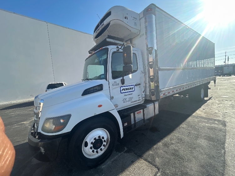 2019 Hino 268 in Torrance, CA — photo 3