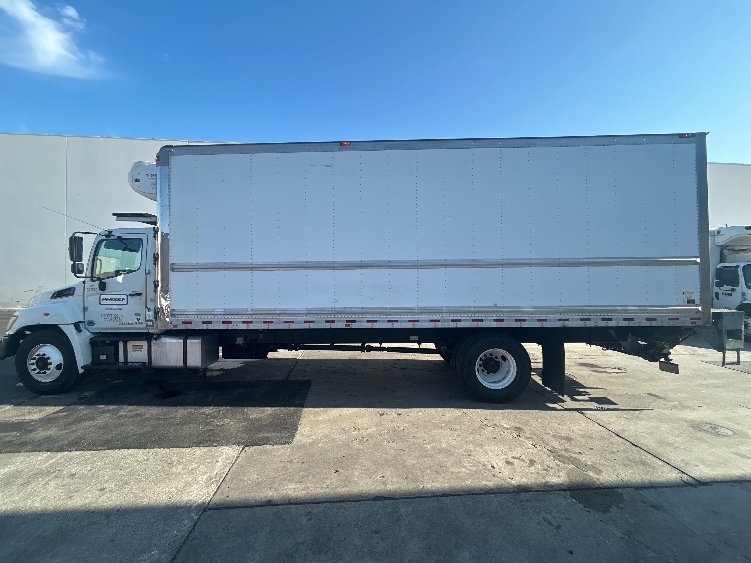 2019 Hino 268 in Torrance, CA — photo 4