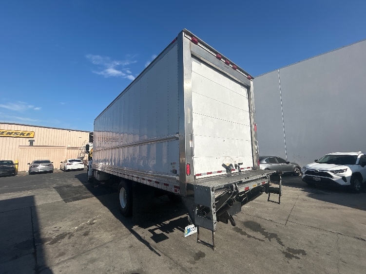 2019 Hino 268 in Torrance, CA — photo 6