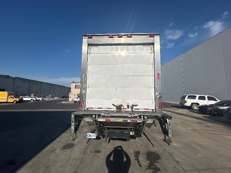2019 Hino 268 in Torrance, CA — photo 7
