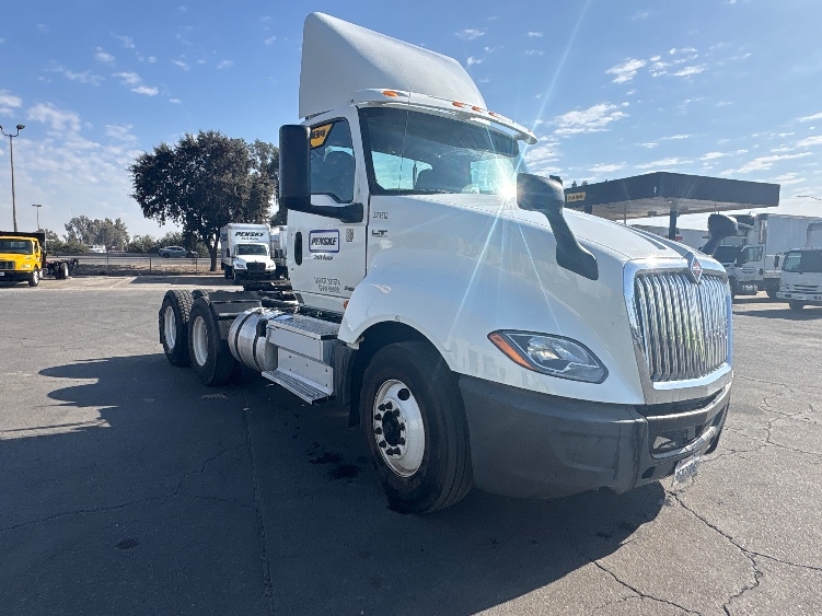 2019 International LT in Fresno, CA