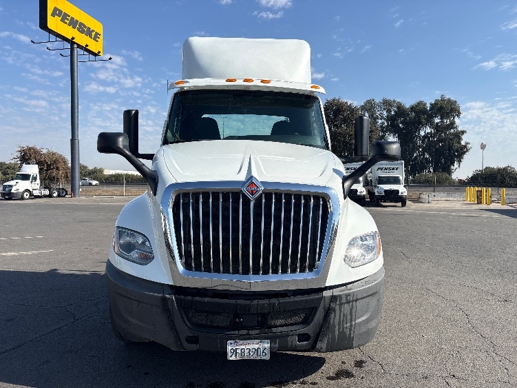 2019 International LT in Fresno, CA — photo 2