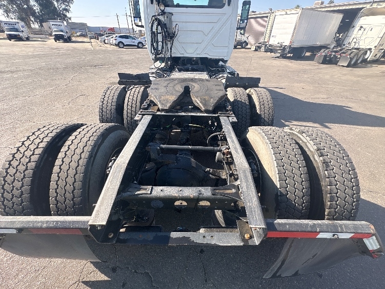 2019 International LT in Fresno, CA — photo 6