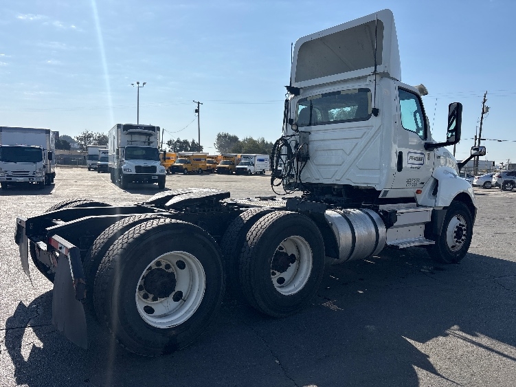 2019 International LT in Fresno, CA — photo 7