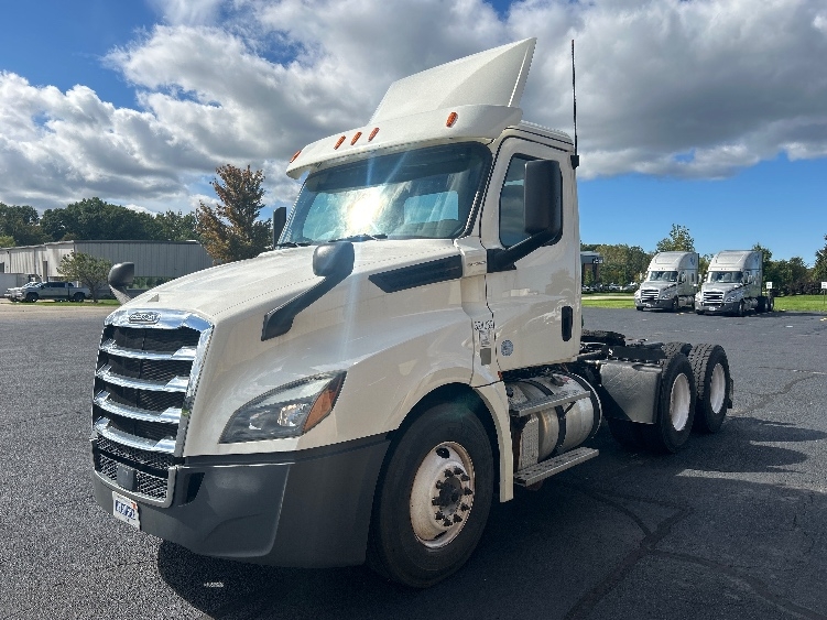 2019 Freightliner Cascadia in Holland, MI — photo 3