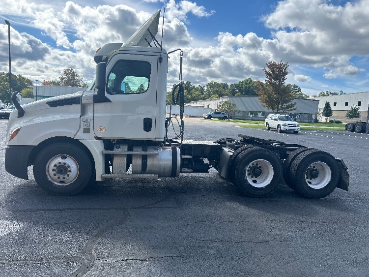 2019 Freightliner Cascadia in Holland, MI — photo 4