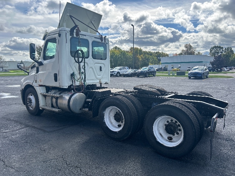 2019 Freightliner Cascadia in Holland, MI — photo 5