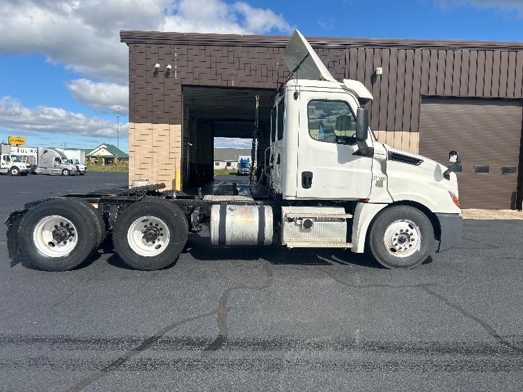 2019 Freightliner Cascadia in Holland, MI — photo 8