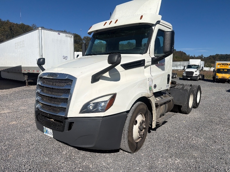 2019 Freightliner Cascadia in Akron, OH — photo 3