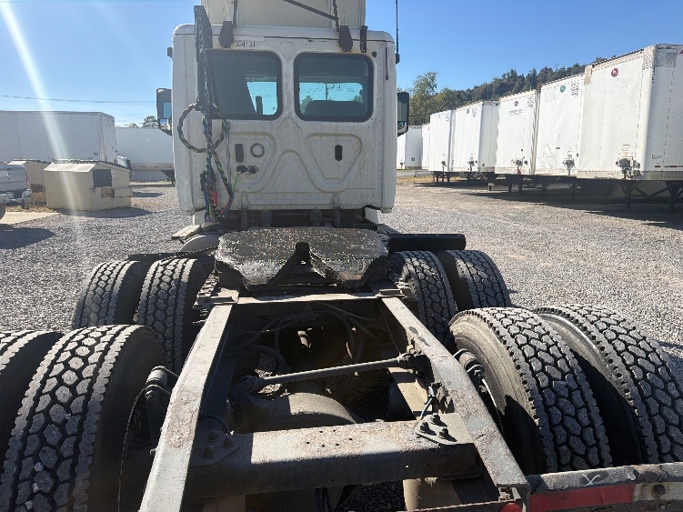 2019 Freightliner Cascadia in Akron, OH — photo 6