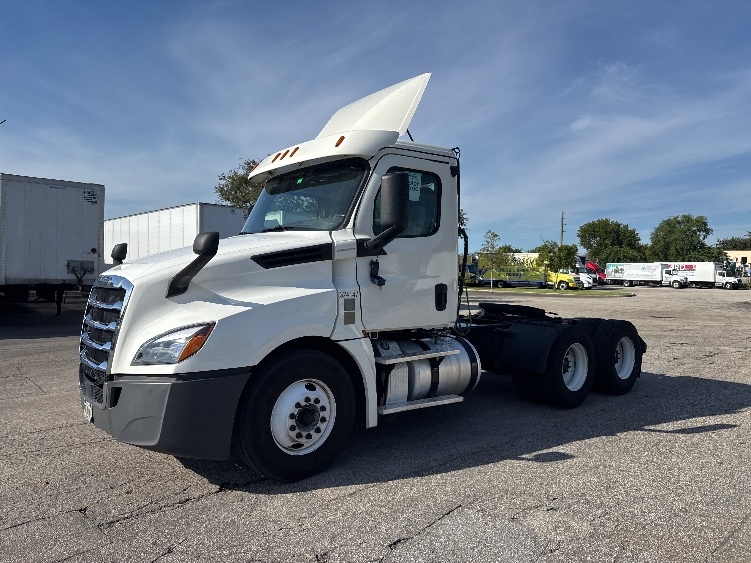 2019 Freightliner Cascadia in Pompano Beach, FL — photo 3