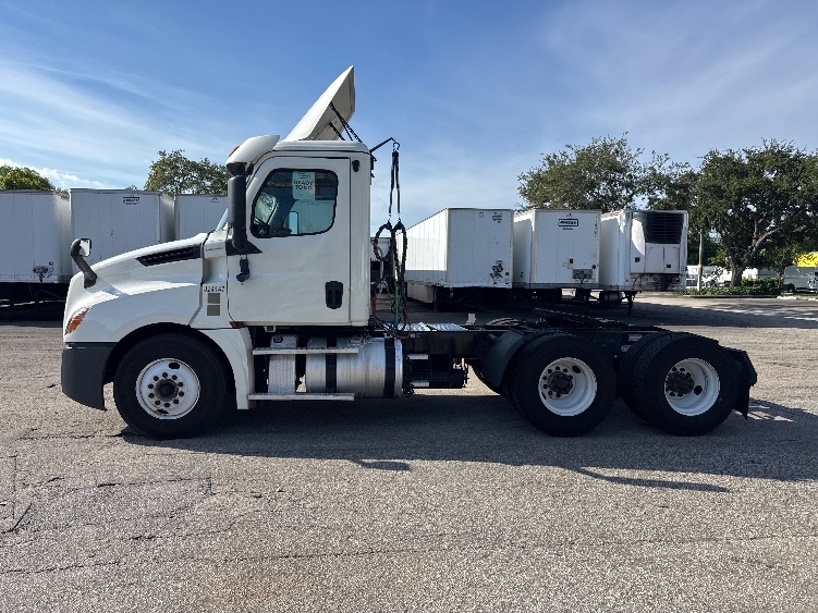 2019 Freightliner Cascadia in Pompano Beach, FL — photo 4