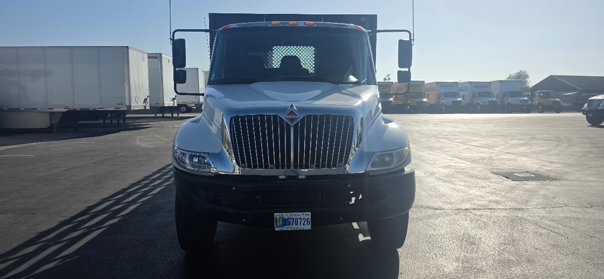 2019 International 4300 in La Mirada, CA — photo 2