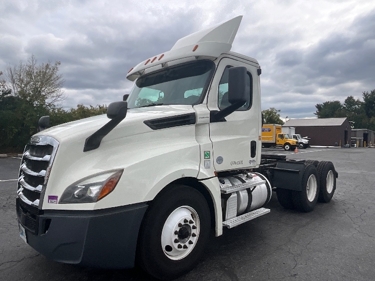 2019 Freightliner Cascadia in Allentown, PA — photo 3