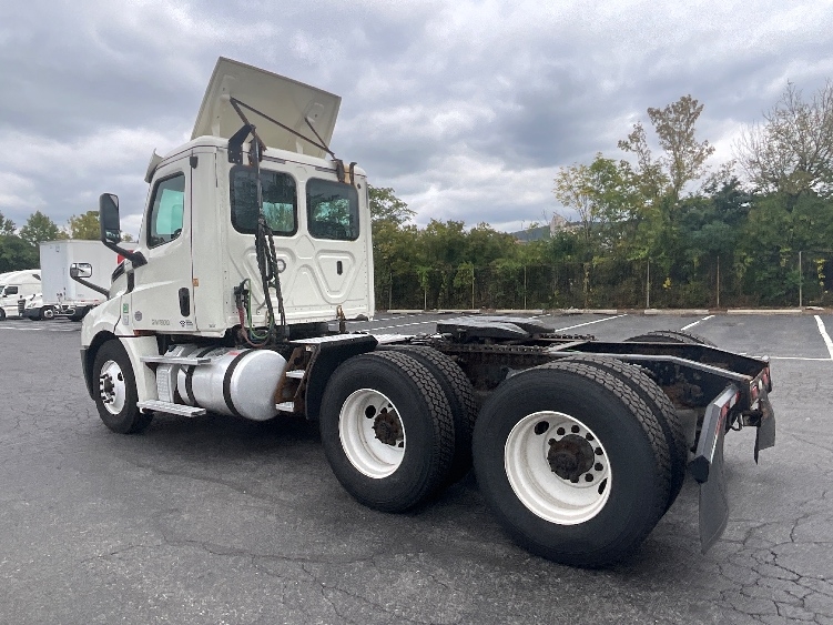 2019 Freightliner Cascadia in Allentown, PA — photo 5