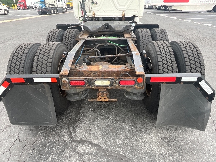 2019 Freightliner Cascadia in Allentown, PA — photo 6