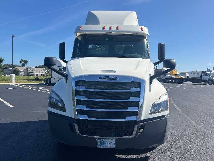 2019 Freightliner Cascadia in Ocala, FL — photo 2