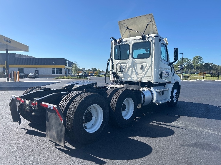 2019 Freightliner Cascadia in Ocala, FL — photo 7