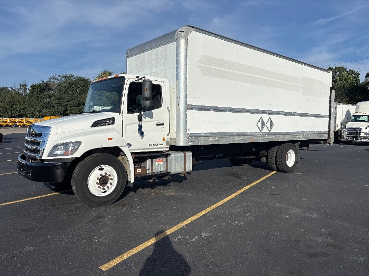 2019 Hino 268 in Indianapolis, IN — photo 3