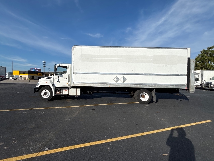 2019 Hino 268 in Indianapolis, IN — photo 4