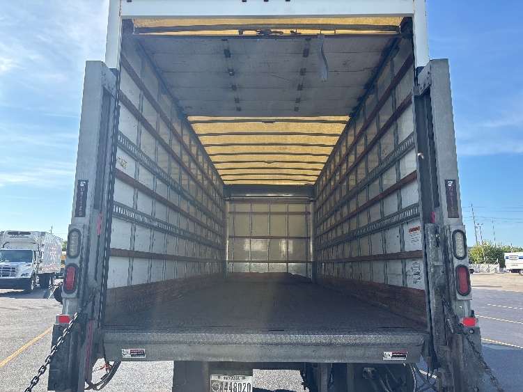 2019 Hino 268 in Indianapolis, IN — photo 8