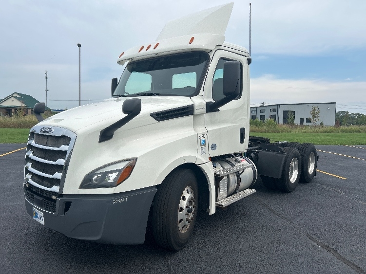 2019 Freightliner Cascadia in Holland, MI — photo 3