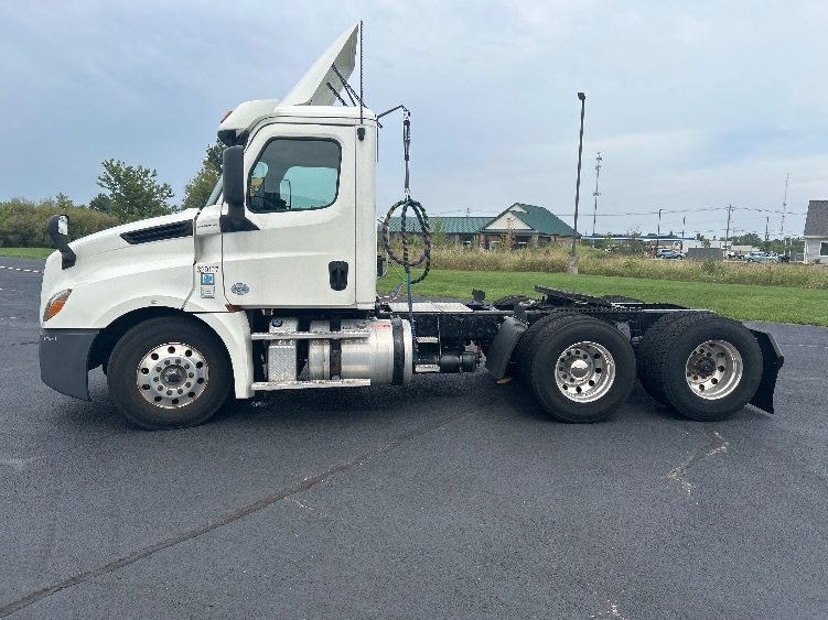 2019 Freightliner Cascadia in Holland, MI — photo 4