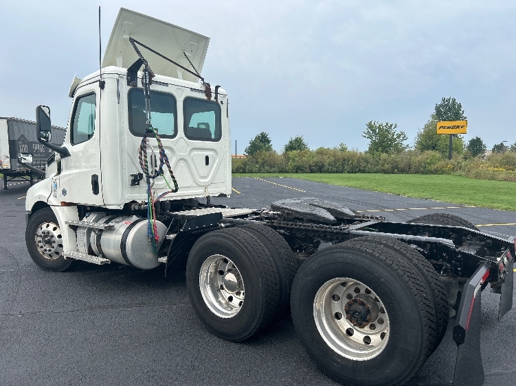 2019 Freightliner Cascadia in Holland, MI — photo 5