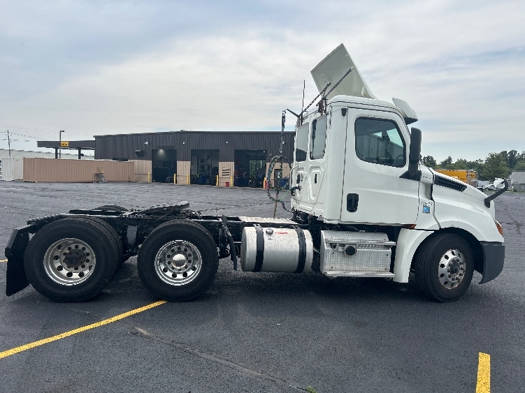 2019 Freightliner Cascadia in Holland, MI — photo 8
