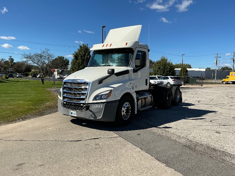 2019 Freightliner Cascadia in Elkhart, IN — photo 3