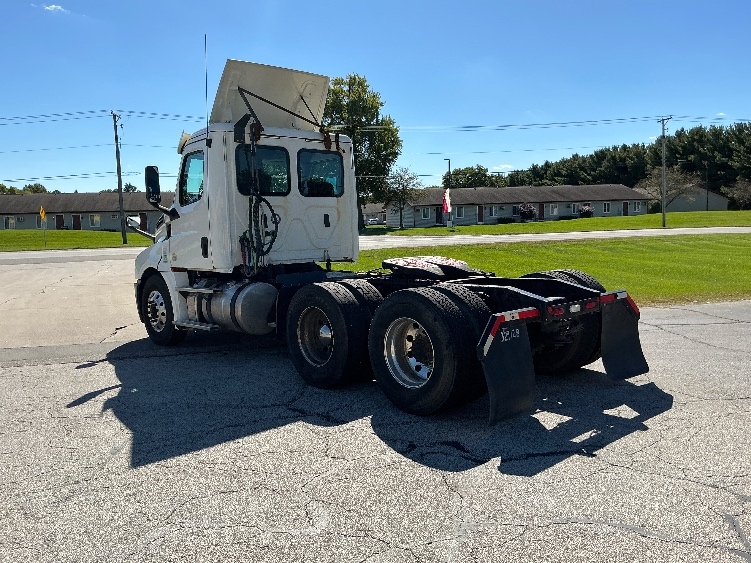 2019 Freightliner Cascadia in Elkhart, IN — photo 5