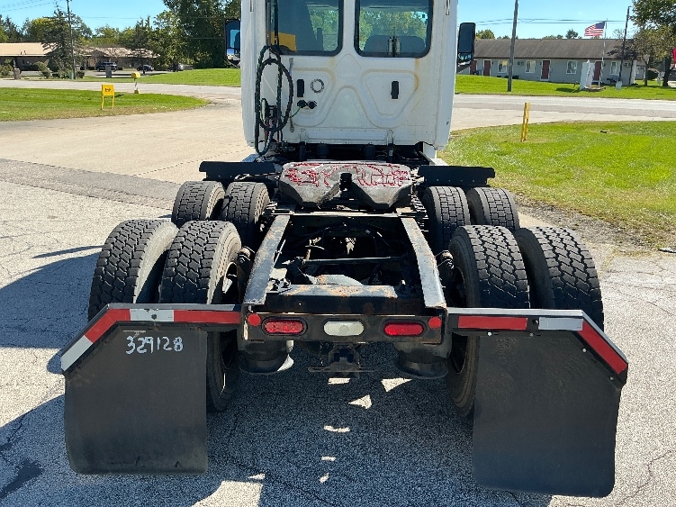 2019 Freightliner Cascadia in Elkhart, IN — photo 6