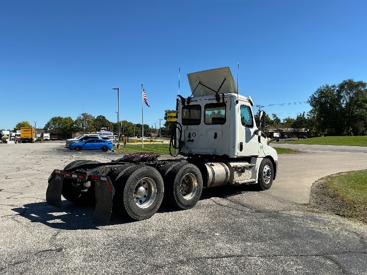2019 Freightliner Cascadia in Elkhart, IN — photo 7
