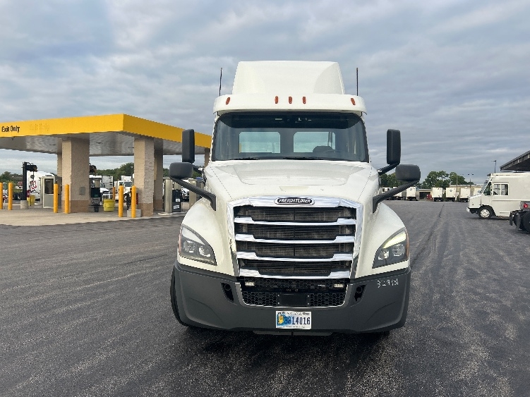 2019 Freightliner Cascadia in Melrose Park, IL — photo 2