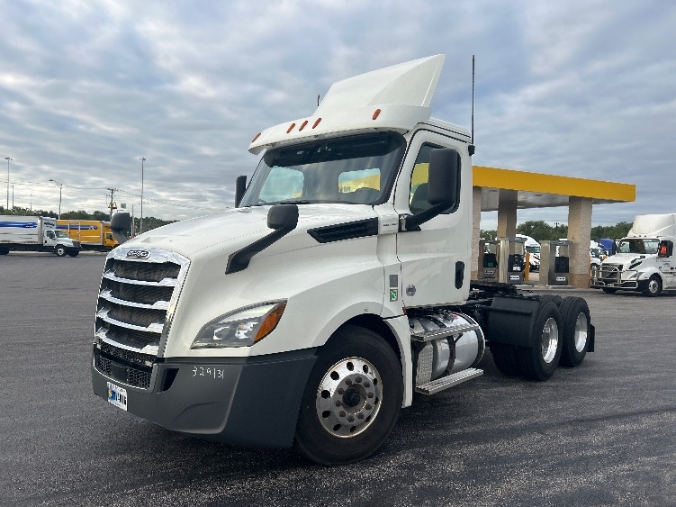 2019 Freightliner Cascadia in Melrose Park, IL — photo 3