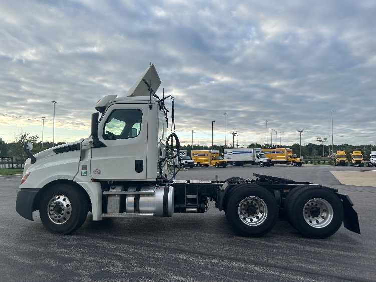 2019 Freightliner Cascadia in Melrose Park, IL — photo 4