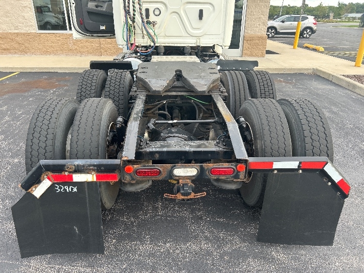 2019 Freightliner Cascadia in Melrose Park, IL — photo 6