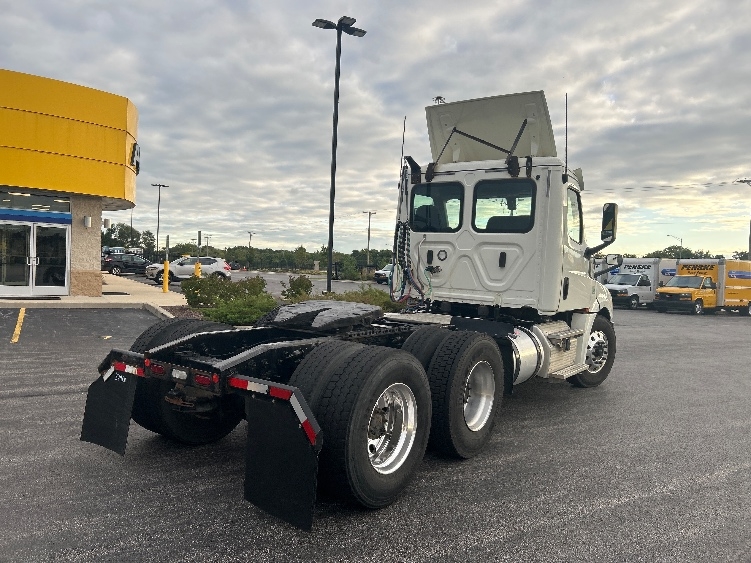 2019 Freightliner Cascadia in Melrose Park, IL — photo 7