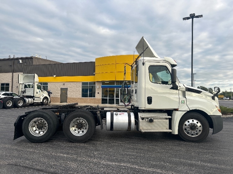 2019 Freightliner Cascadia in Melrose Park, IL — photo 8