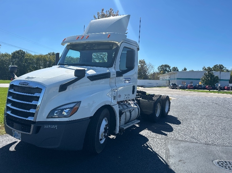 2019 Freightliner Cascadia in Holland, MI — photo 3
