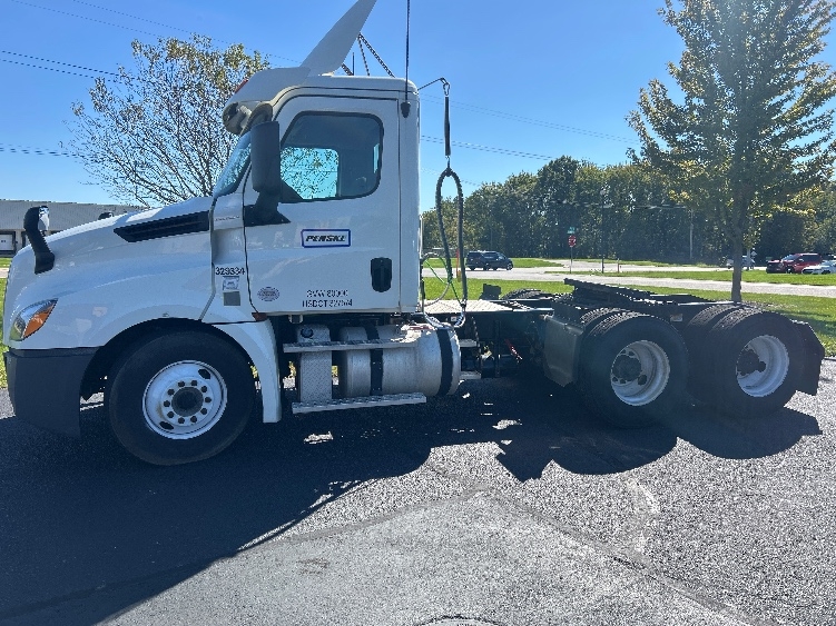 2019 Freightliner Cascadia in Holland, MI — photo 4