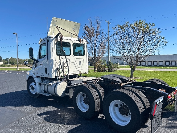 2019 Freightliner Cascadia in Holland, MI — photo 5